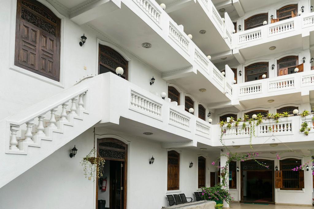 Dew Grand Regency Appartement Bataduwa Buitenkant foto